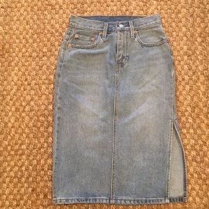 NWOT! Levi denim pencil skirt size 25